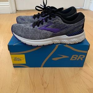 Brooks Adrenaline GTS 19 Women’s Running Shoe sz 8